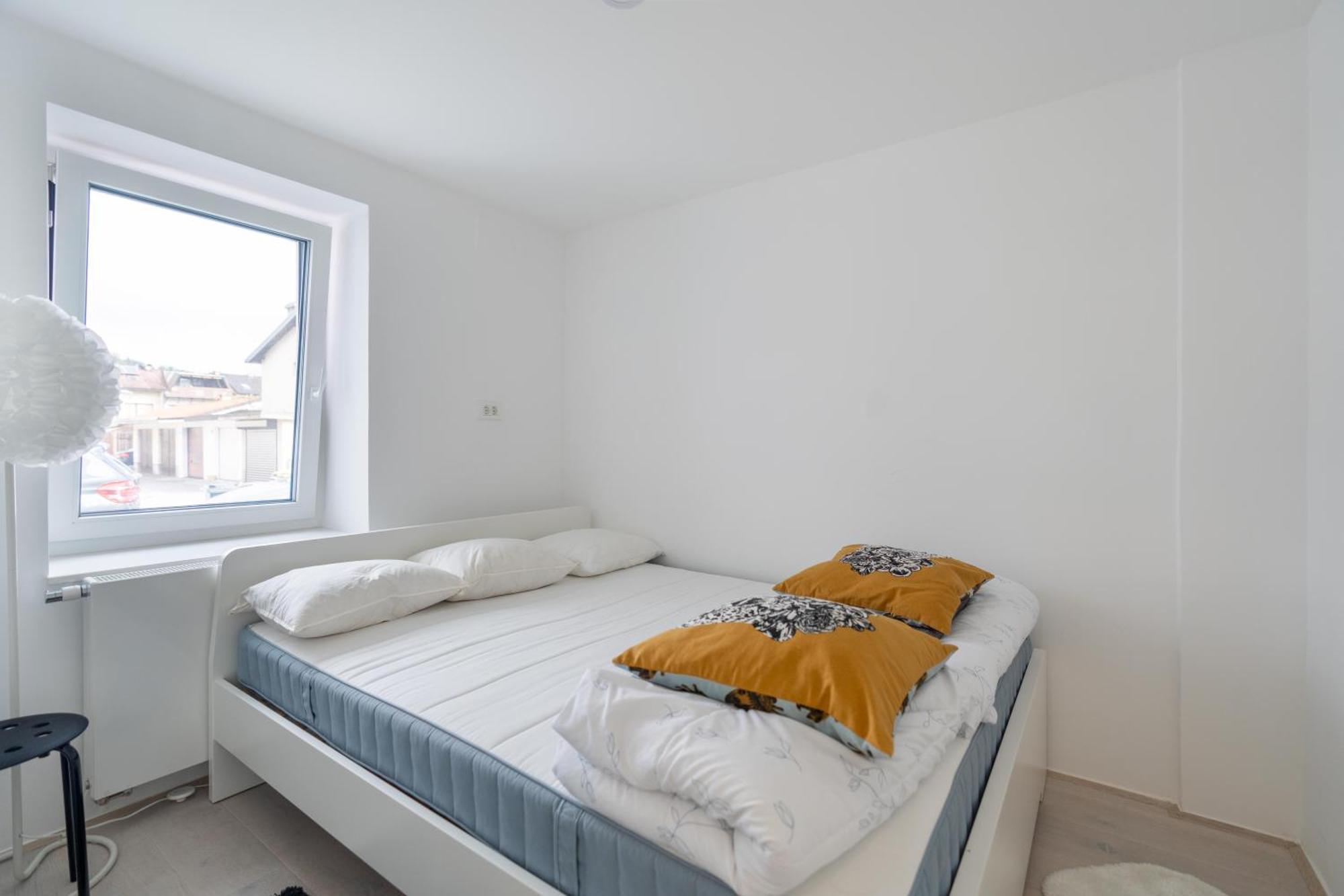 Black & White Apartments Rozna Dolina Ljubljana Extérieur photo