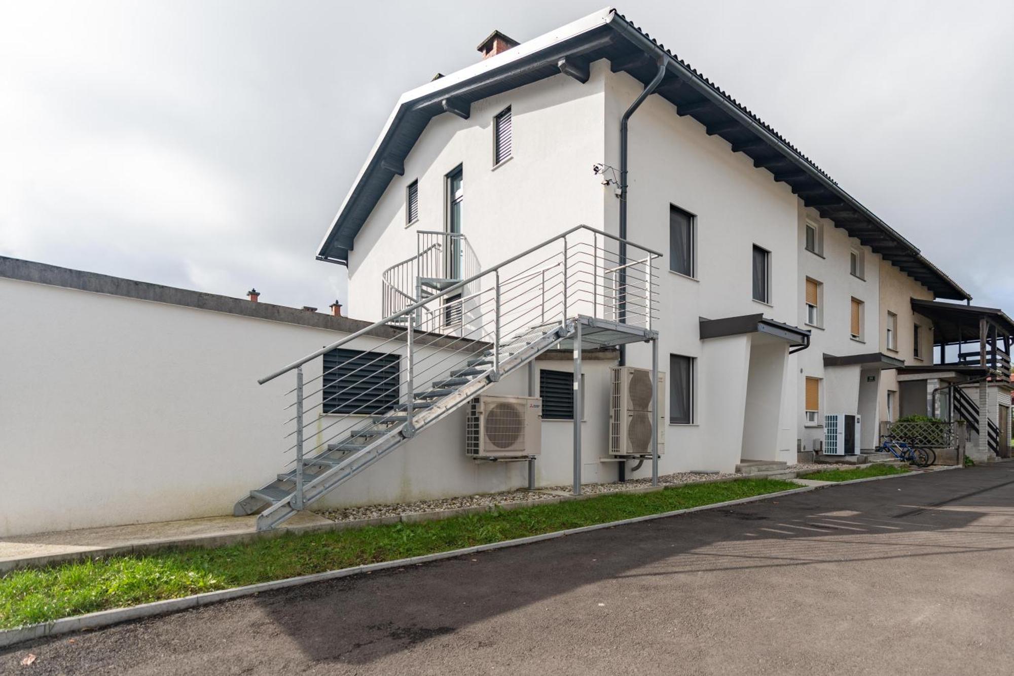 Black & White Apartments Rozna Dolina Ljubljana Extérieur photo
